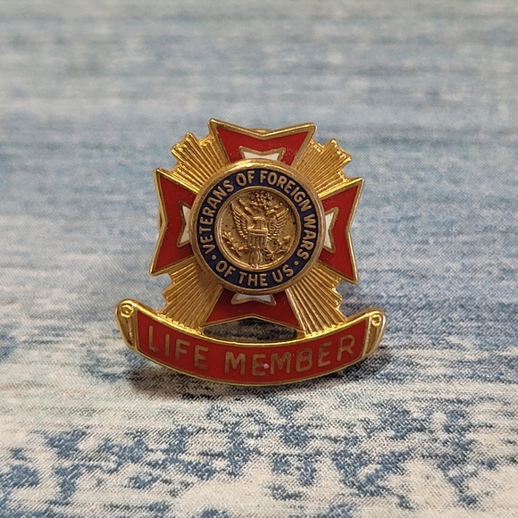 Military Pin lapel. - Picture 2 of 6